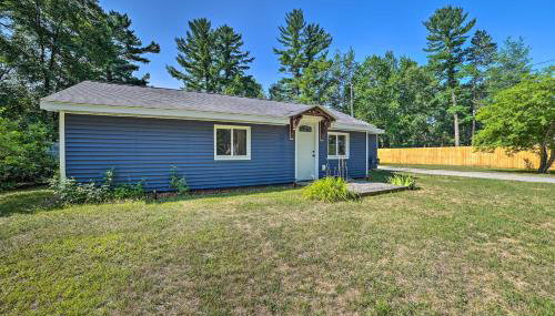 Prudenville Retreat with Yard about 1 Mi to Lake! - Foto 3