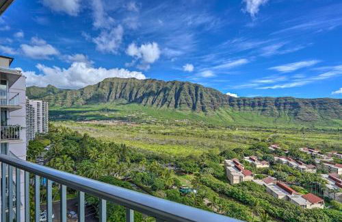 Lush Condo with Community Pool, 1 Mi to Beach! - Foto 1