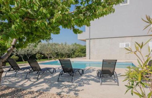 Lovely Apartment In Katuni With Wifi - Foto 10