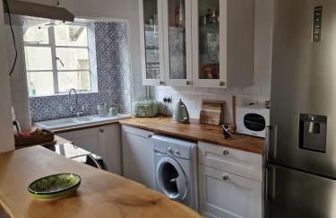 Whitstone getaway - Photo 9