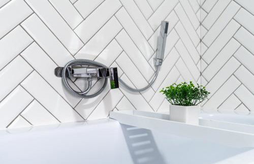 Airfield Manor - Photo 2