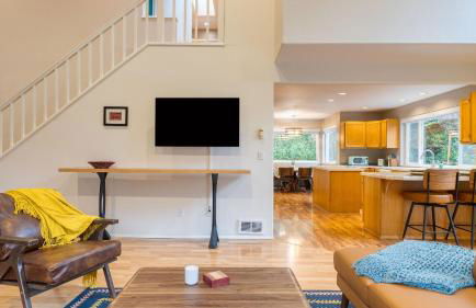 Forest Front Home w Fire Pit Mins to Beaches Wineries Trails Cedarview Retreat by AvantStay - Foto 7