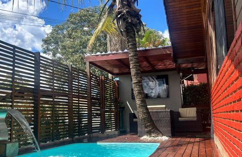 Chalé com PISCINA Privativa, com 2 QUARTOS, ESTACIONAMENTO em Condomínio com PORTARIA 24h, Sauna, Quadras, 3 PISCINAS no condomínio, Pesca e Parquinho Infantil - SmarTV na sala de estar, TV na área CHURRASQUEIRA, Wi-Fi e Cozinha Completa - Foto 5