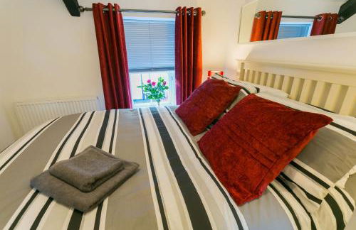 Sailors Return - Photo 27