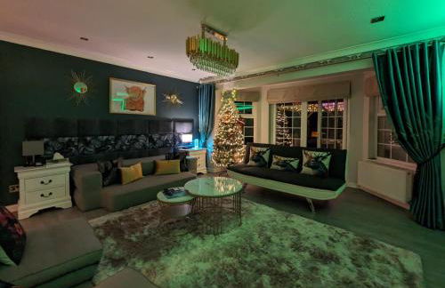 FINN VILLAGE "Raspberry Cottage" Private Garden, 6-seater HOT TUB, Firepit & Pizza Stove - Foto 36