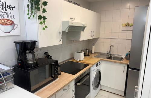 Laguna Beach Haven, WIFI, swimming pools, beach a few steps away, shops - Photo 8