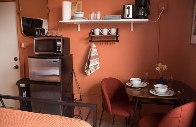 Beverly Boulevard! Cozy Studio! Sleeps 2! - Photo 12