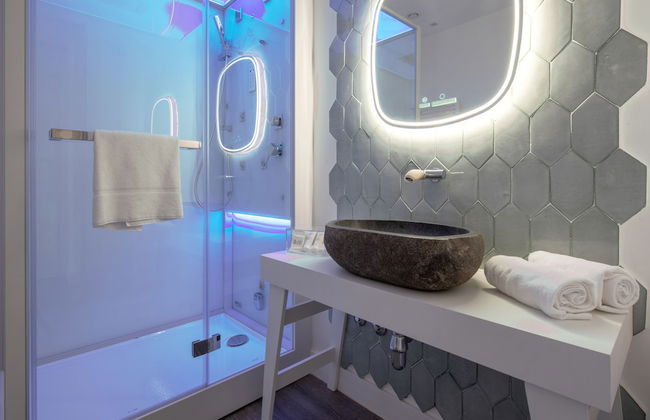 Diamond Suite - Photo 36