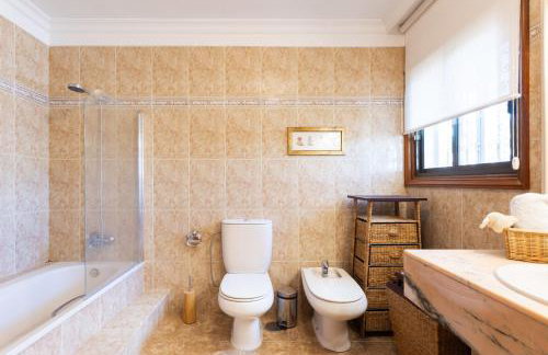 One & Only Sports and Relax Villa by Eden Rentals - Photo 31