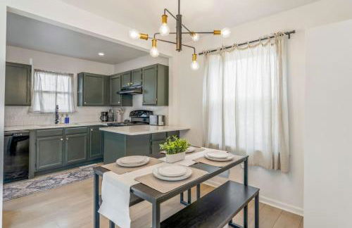 Central Denver Hangout with Huge Backyard - Foto 12