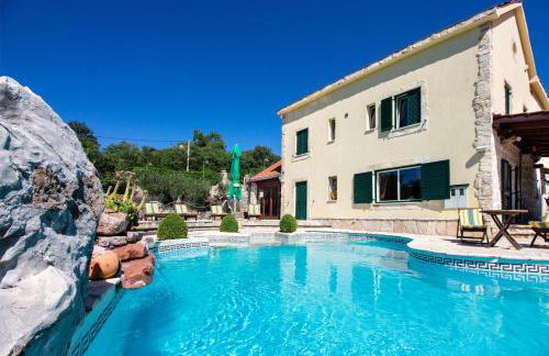 Authentic Dalmatian Hillside Escape With Pool, Sauna & BBQ - Photo 3