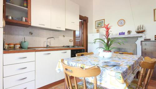 Nice Apartment In Serramezzana With Wifi - Photo 4