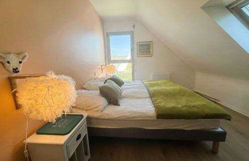 Superbe maison rénovée, 250m de l'océan, 12 pers, terrasse, jardin, proche plage Kerleven et golf - FR-1-481-164 - Foto 2