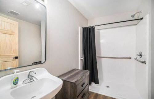 Bowling Alley! Expansive Group Getaway in Lewiston - Foto 25