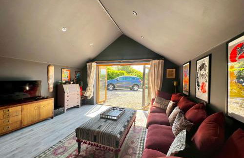 Eclectic Barn - Pergola & Dog-Friendly Garden - Photo 4