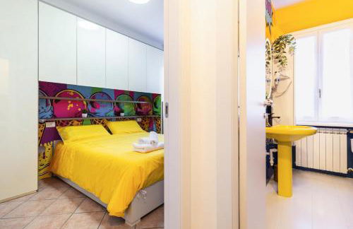 Black & White or Pop Art - Design Apartments with Parking & WiFi - Photo 40