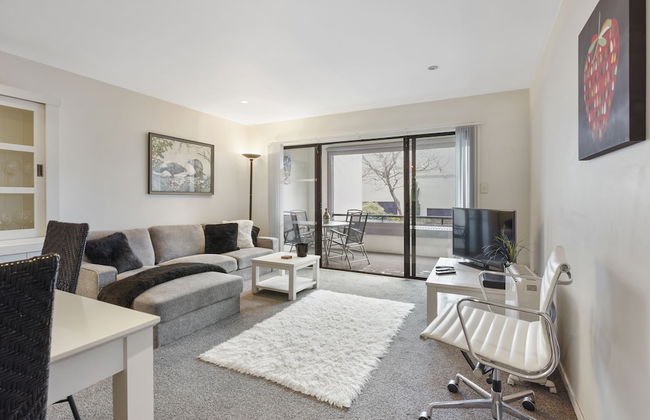 Stylish Central 2BR Apt nr Hospital - Foto 1