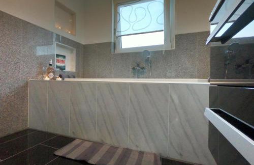 Moderne helle 2,5 Zimmer Wohnung mit großem Bad und Küche in Trossingen - Foto 26