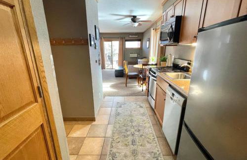 Ski in Ski out Cozy Studio Condo, Pool, Hot Tub, Views of Moose Mtn - Foto 4