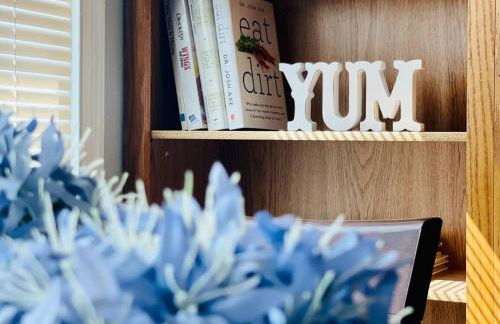 Green Roof Inn - Centrally Located 2BR/1BA Home - Foto 13