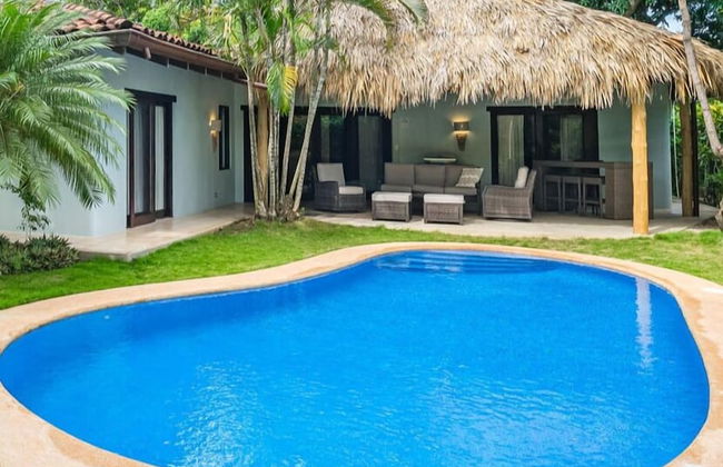 Tropical Retreat - Private Pool, Steps To Beach 2 Bedroom Villa by RedAwning - Foto 17