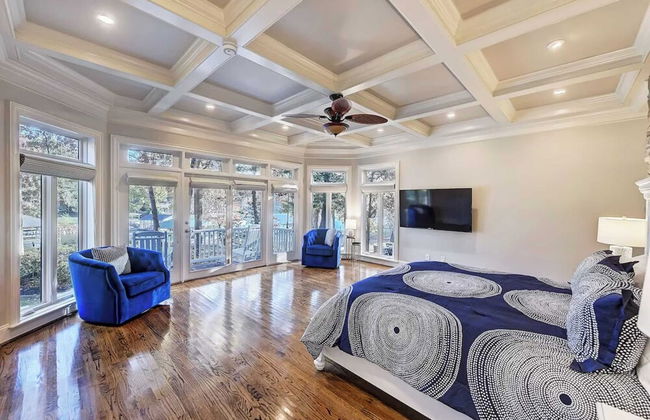 Lakefront Home Private Dock, Tiki Bar, Firepit Shore to Please by Avantstay - Foto 3