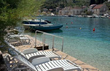 Amare Apartments - Photo 9