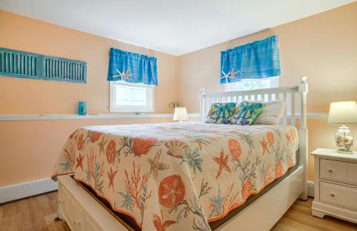 Backyard Chilling Cape Cod Home Steps to Beach - Foto 16