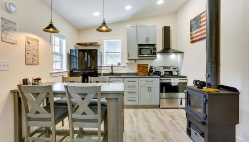 Secluded Poconos Cabin 75 Acres and Fire Pit! - Foto 3