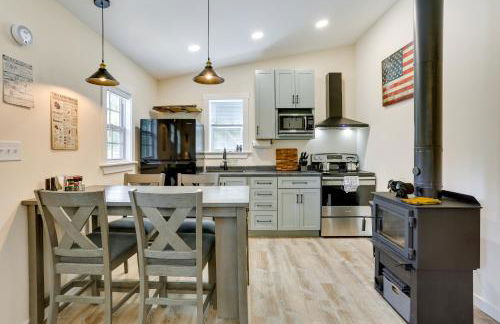 Secluded Poconos Cabin 75 Acres and Fire Pit! - Foto 3