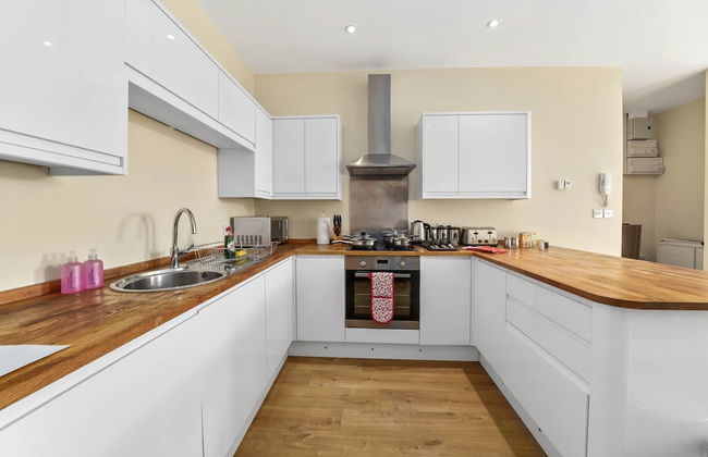 Luxury 2 Bedroom Apartments with Parking - Foto 39