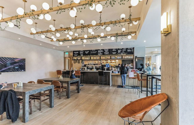 High Rise Luxury Condo With Lake & City Views - Foto 20