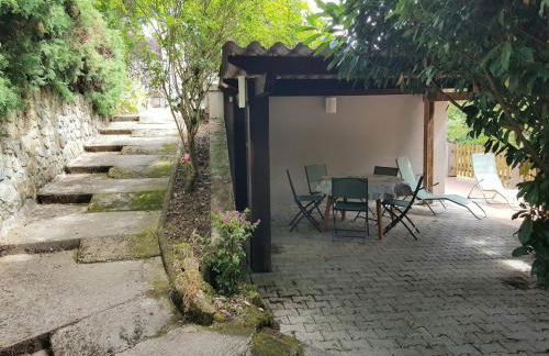 GITE BAS-EN-BASSET, HAUTE-LOIRE, MAISON et JARDIN ATYPIQUE PLEINE NATURE - Foto 25