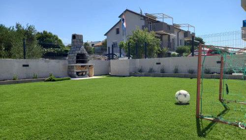 Apartments Štrkalj Sukošan - Foto 3, Garden