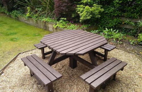 SEAFORTH by BOURNECOAST - A Large Manor House Suitable for Big Families and Groups - HB4638 - Photo 9