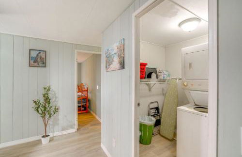 Boat and Fish Canal-Front Home on River - Foto 17