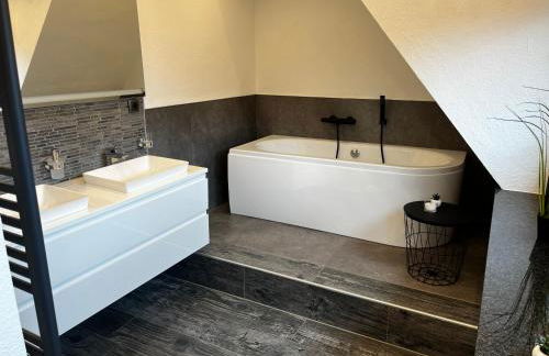 Ferienwohnung am See Dillich - Eigener eingezäunter Garten - Ruhige Lage - Hunde willkommen - Natur vor der Haustür - Foto 13