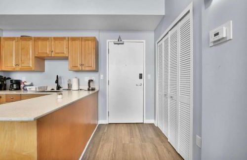 Pink playhouse sq near Progressive field & CSU - Photo 7