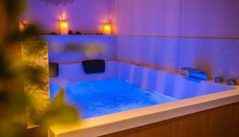 La Parenthèse Suites - appartement luxueux avec sauna et baignoire balnéo - Foto 2