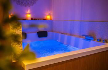 La Parenthèse Suites - appartement luxueux avec sauna et baignoire balnéo - Foto 2