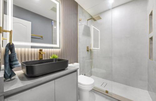 Le Femme Paradise - Htd Pool, Mini Golf, 5 Bedrooms, Jacuzzi, Game Room, BBQ,Pickleball - Photo 26