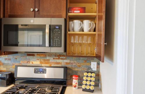 Stunning Apt w Rooftop & Game Room - Sleeps 10 - Foto 18