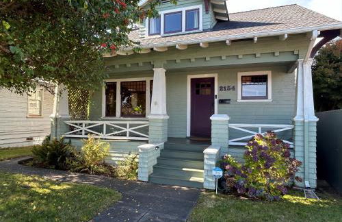 *Boho Bungalow-King-Backyard-Full Kitchen-W/D* - Foto 1