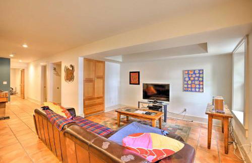 Lopez Island Hideaway with Coastal Views and Deck! - Foto 25