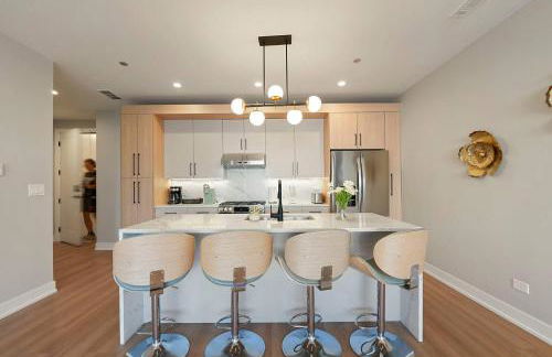 Modern Condo by Med District with Parking & Laundry - Foto 6