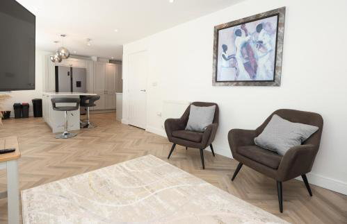 Contractor 4 Bed 3 Bath House Near Airport Parking Barry Island with Parking - Foto 54