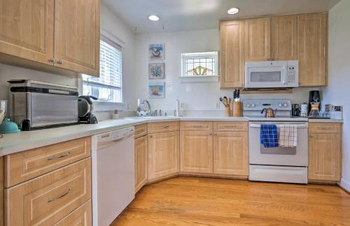 Waterfront North Beach Home about 2 Mi to Beach! - Foto 10