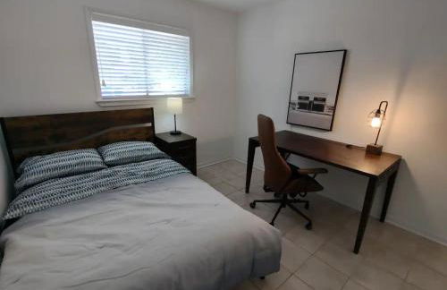 Small Town, Big House - Sleeps 8! - Foto 8