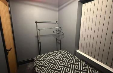 SK Stays Modern Luxury Home With Jacuzzi Bath & Cinema Room - Foto 8