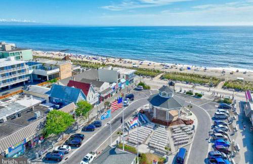 Spacious Private 2BR-2BA I Pool I Garage I Central - Foto 29